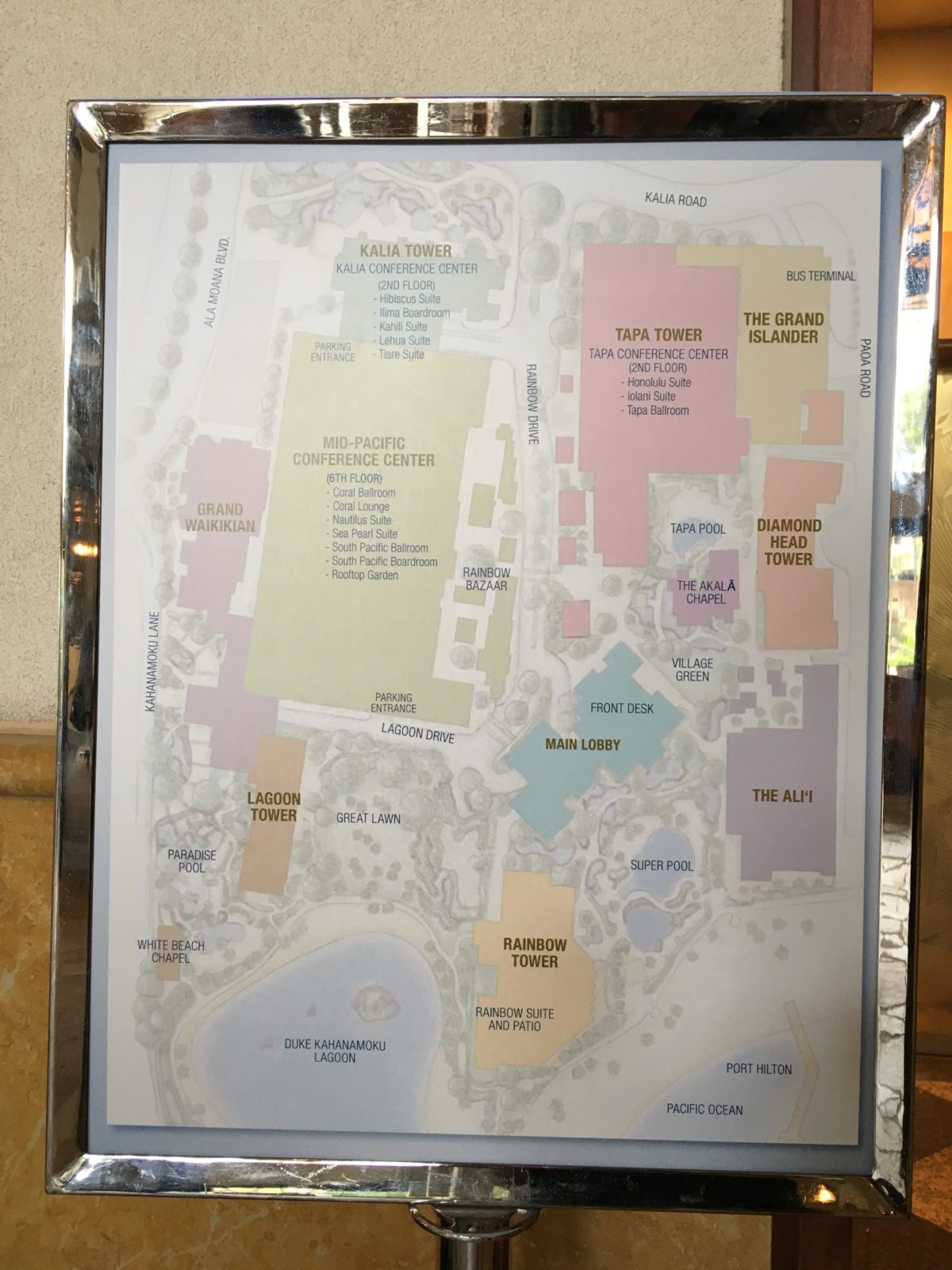 hilton hawaiian village shops map