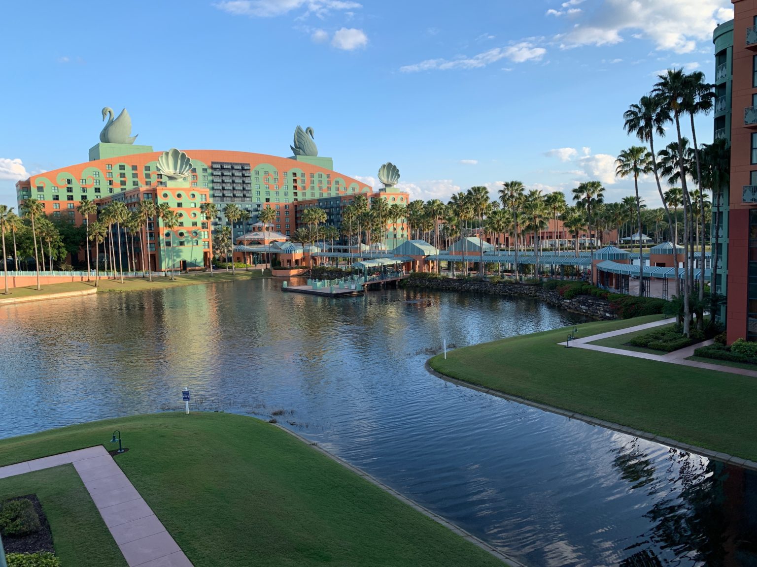 Review Walt Disney World Dolphin Hotel (Orlando, Florida) Flying High On Points